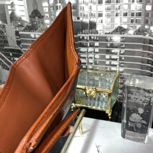 Authentic Louis Vuitton Monogram Elise Wallet - Picture 9 of 16